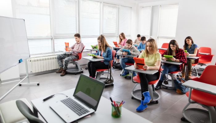 ¿Estudiar inglés o una carrera universitaria en el extranjero?